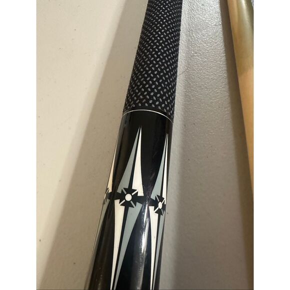 Action BW09 Black and White Billiard Stick Pool Cue - Picture 3 of 7